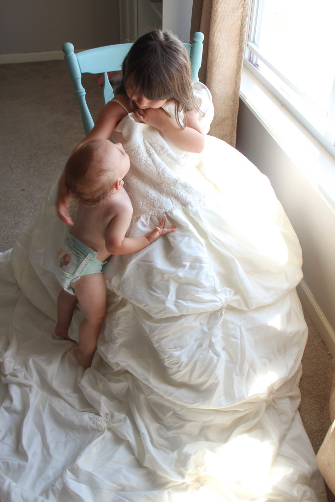 Let your kids discover your wedding dress